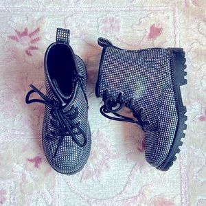 Sparkle Books - Size 9 ✨